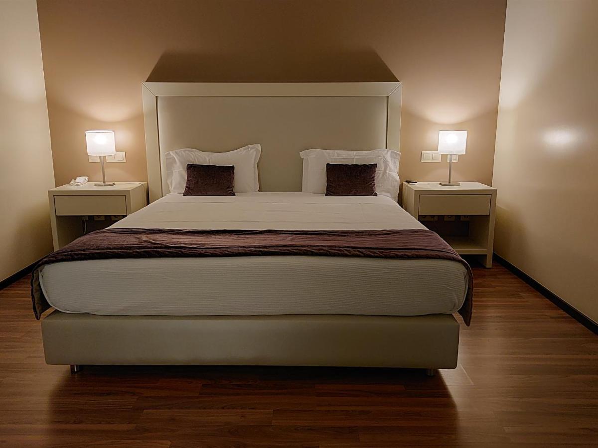 Hotel Monte Lirio เอสปีโญ ภายนอก รูปภาพ